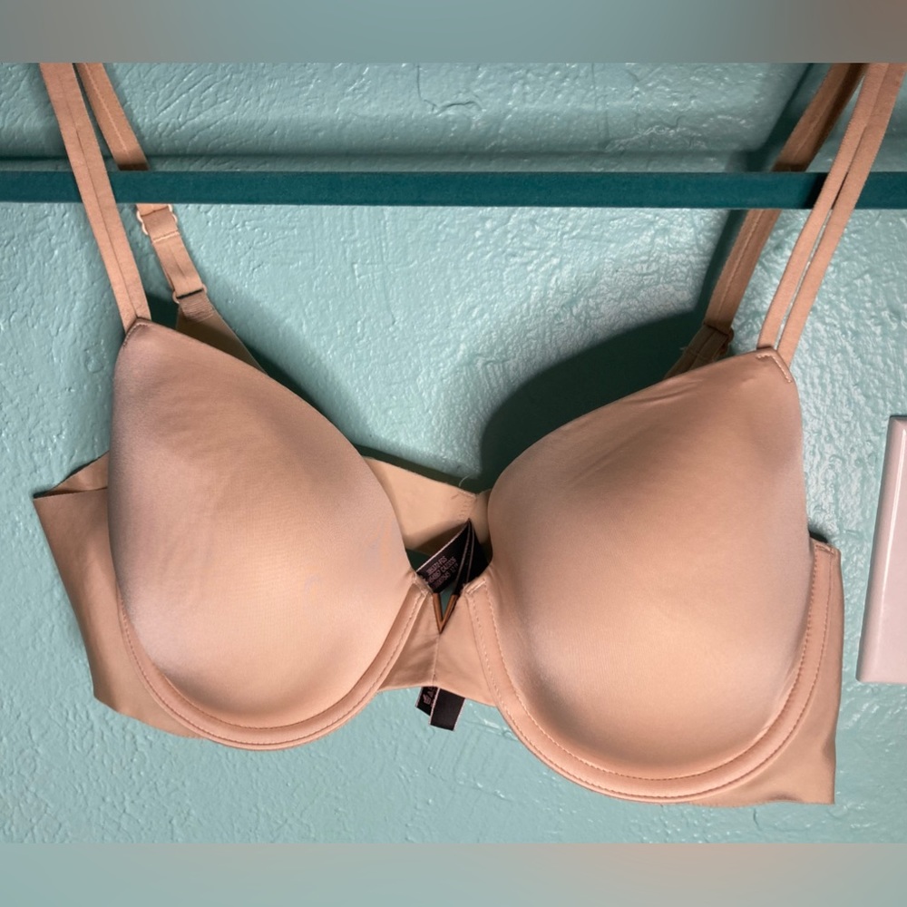 Victoria’s Secret T-shirt bra, 38 be worn once and washed light beige